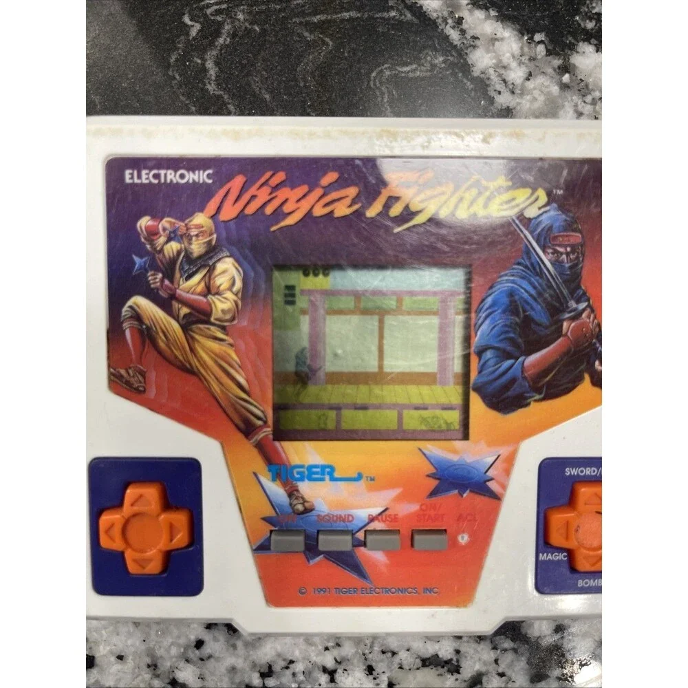 Tiger Electronics Ninja Fighter Handheld LCD Electronic Game 1991 Tested Working